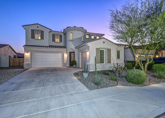 Family-friendly 5 Bedroom - Heated Pool Included Holiday home