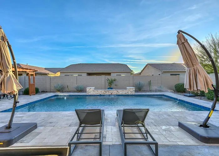 Family-friendly 5 Bedroom - Heated Pool Included Holiday home *