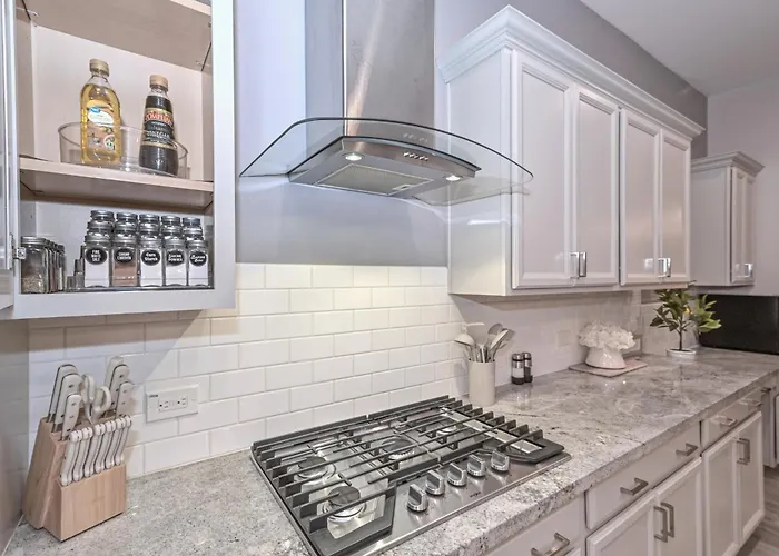 Family-friendly 5 Bedroom - Heated Pool Included *