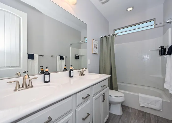 Holiday home Family-friendly 5 Bedroom - Heated Pool Included Litchfield Park