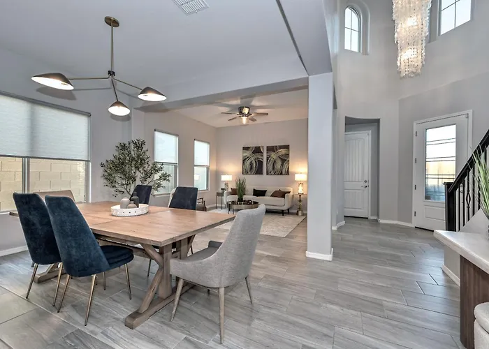 Family-friendly 5 Bedroom - Heated Pool Included Litchfield Park