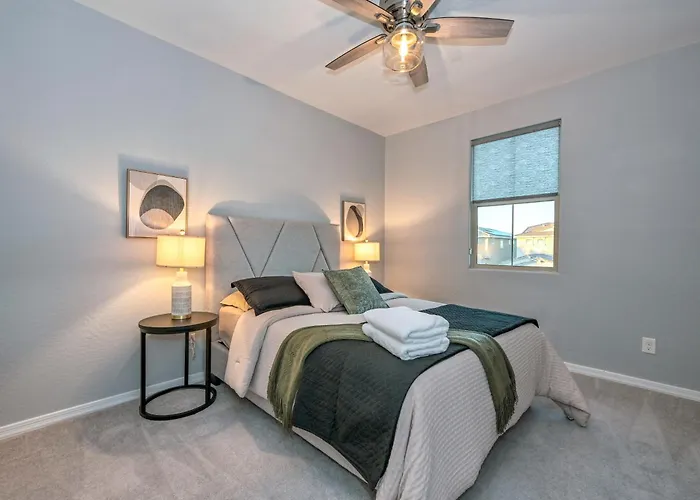 Family-friendly 5 Bedroom - Heated Pool Included Holiday home Litchfield Park