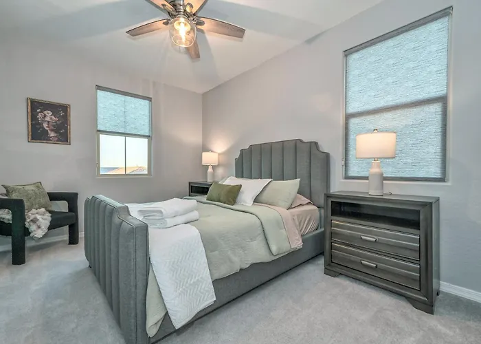 Holiday home Family-friendly 5 Bedroom - Heated Pool Included *