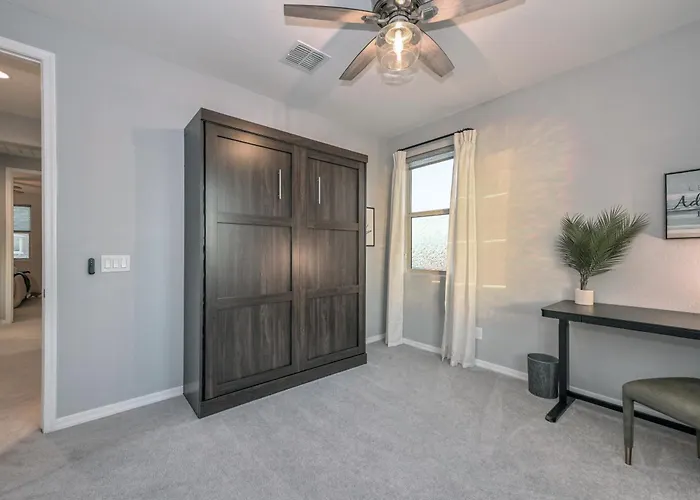 Family-friendly 5 Bedroom - Heated Pool Included *