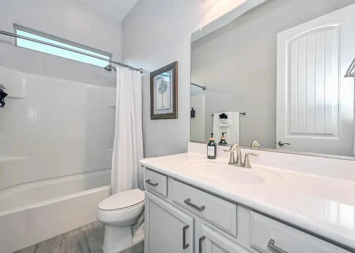 Holiday home Family-friendly 5 Bedroom - Heated Pool Included *