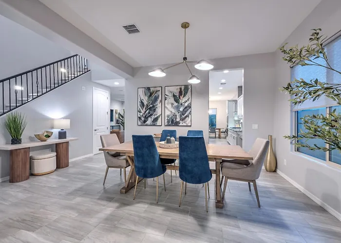 Family-friendly 5 Bedroom - Heated Pool Included *