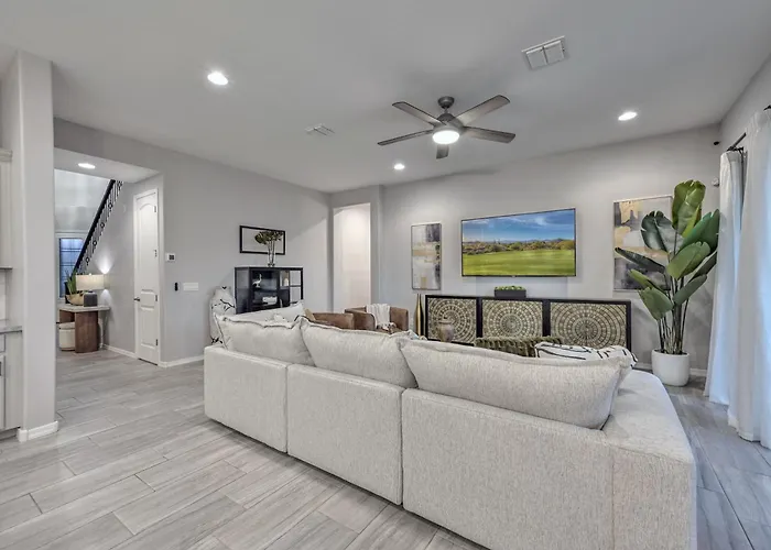 Family-friendly 5 Bedroom - Heated Pool Included