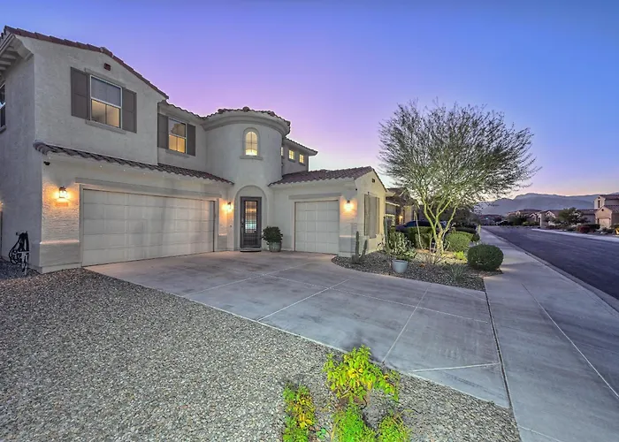 Family-friendly 5 Bedroom - Heated Pool Included Holiday home